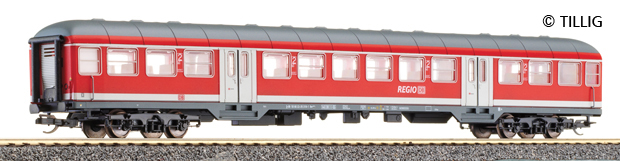 Passenger car 2nd class type Silberling in Regio livery<br /><a href='images/pictures/Tillig/13861.jpg' target='_blank'>Full size image</a>